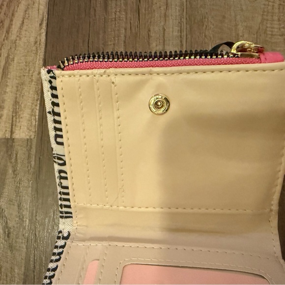Juicy Couture Pink Heart Quilted Wallet - Picture 8 of 12